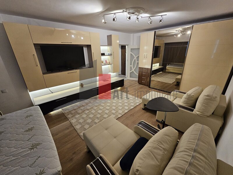 Unirii, Timpuri Noi metrou, garsoniera.